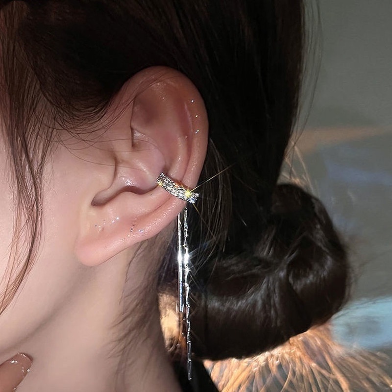 Khuyên Tai Dạng Kẹp Dáng Dài Đính Đá Zircon Hình Giọt Nước Phối Tua Rua Thời Trang Sang Trọng Cho Nữ