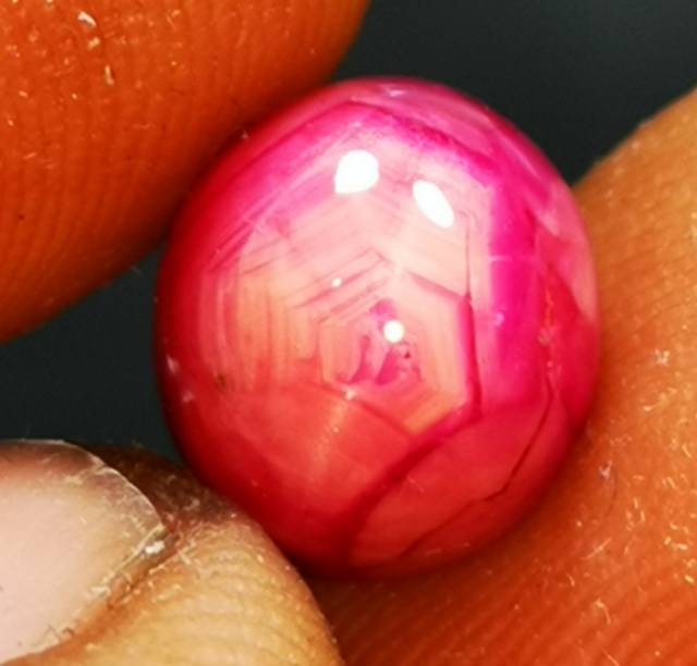 Đá Ruby Tự Nhiên Kiểu Dáng Cổ Điển