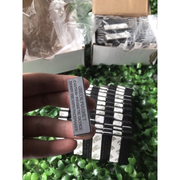 Nam châm bảng tên nhân viên, Nam châm 3 viên