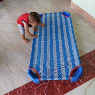 Giường lưới thoáng mát cho bé yêu