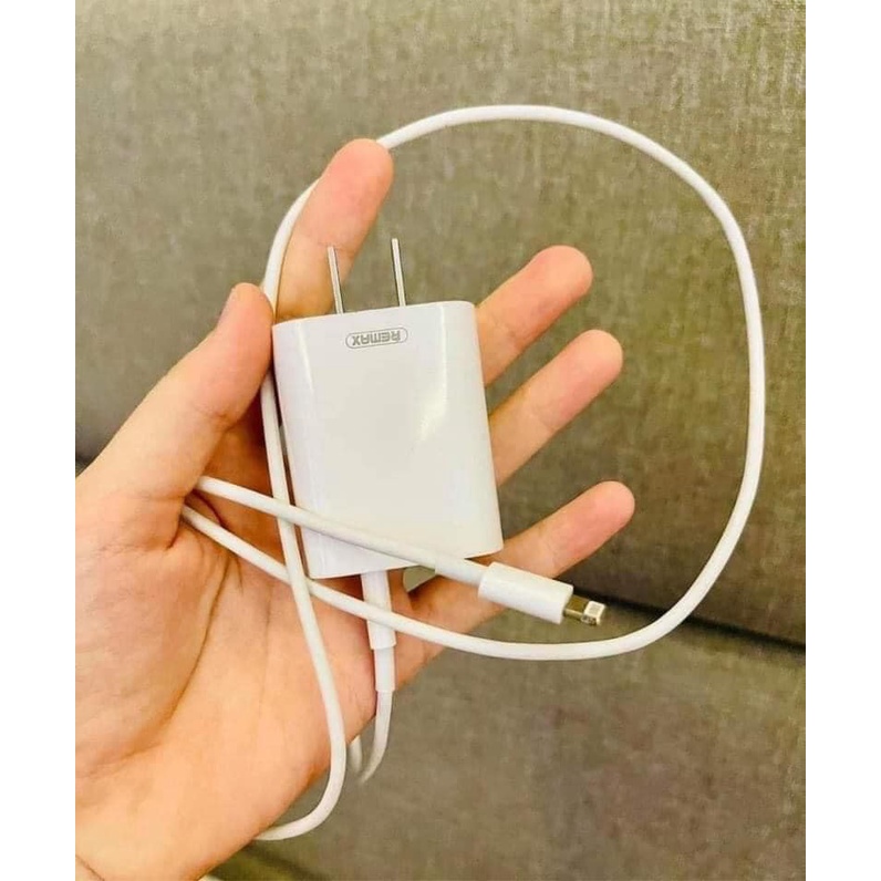 Sạc nhanh Remax RP-U37 kèm dây sạc iPhone type C