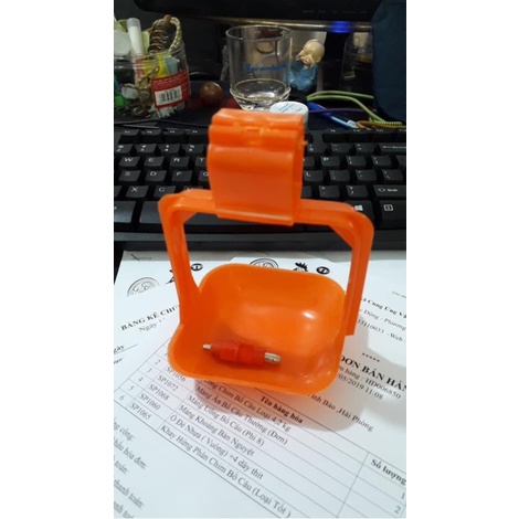 NÚM UỐNG TỰ ĐỘNG CHO GÀ /VỊT( TÁCH HỨNG/ĐAI HỨNG)