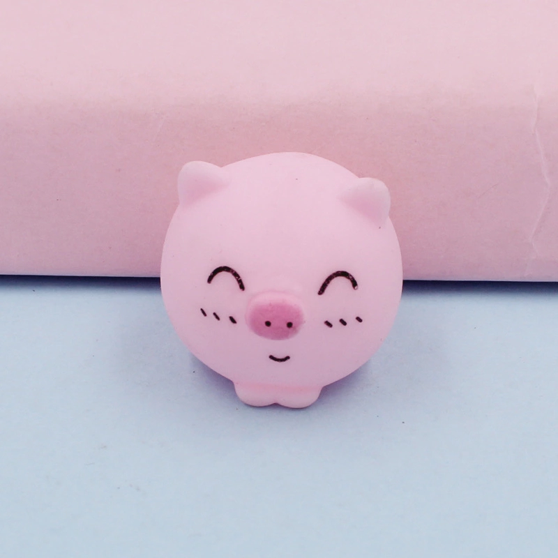 Trang trí heo hồng mắt cười