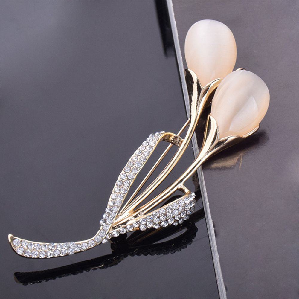 Cài áo hình hoa đính đá