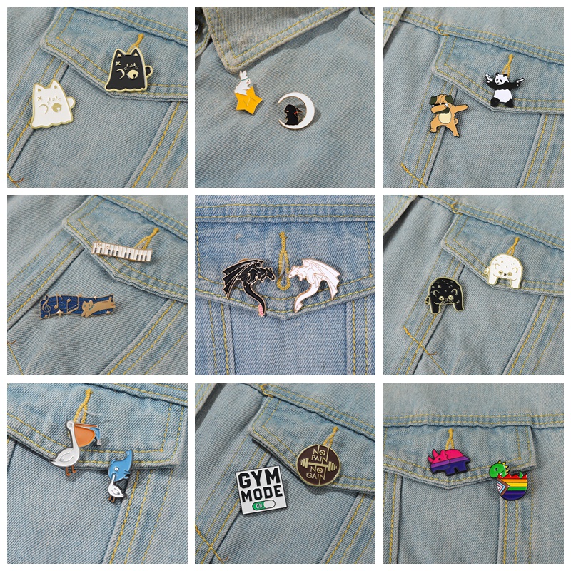 Set 2 Huy Hiệu Cài Áo Hình Động Vật / Trăng Sao / Khủng Long / Mèo Kiểu Gothic Punk