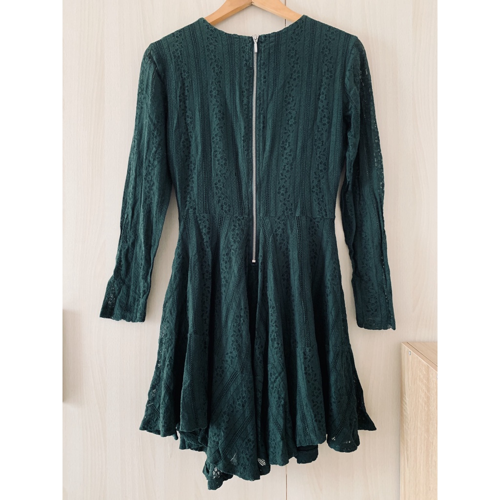 Đầm ren xanh lá hiệu H&M