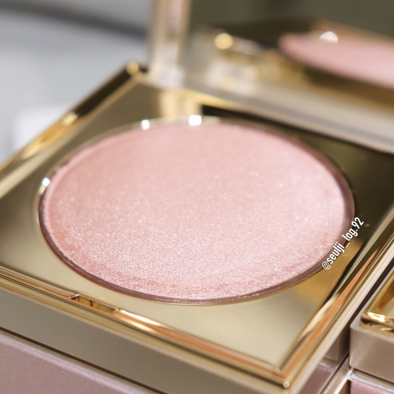 Phấn bắt sáng Stila