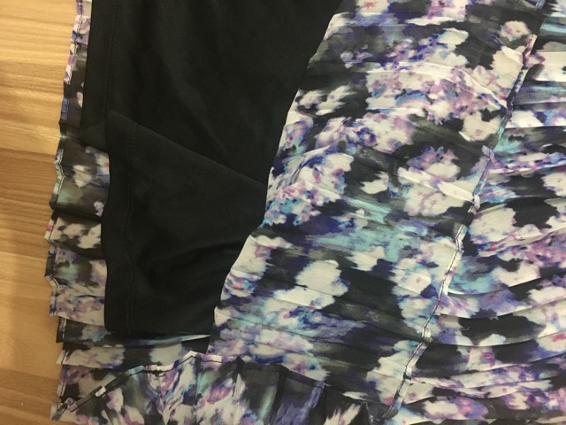 Đầm Voan Guess xếp ly xuất xinh