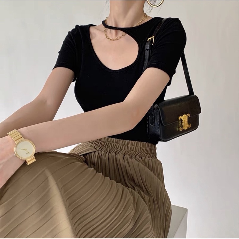 ÁO thun gân Khoét ngực tay cộc , chất Cotton 4 chiều , khoét ngực , 2 màu đen trắng , mặc đi học hoặc đi chơi rất xinh..