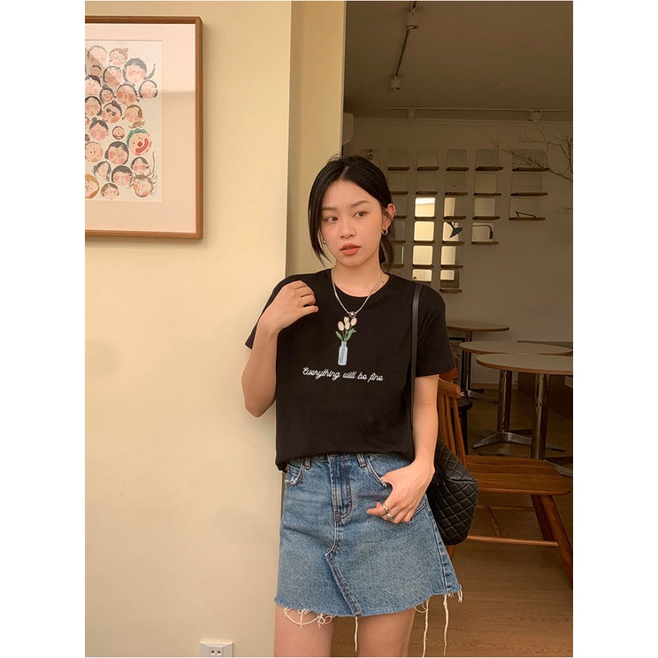 Áo thun nữ cổ tròn chất liệu cotton mềm mại form regular AR045 Miucho in graphic