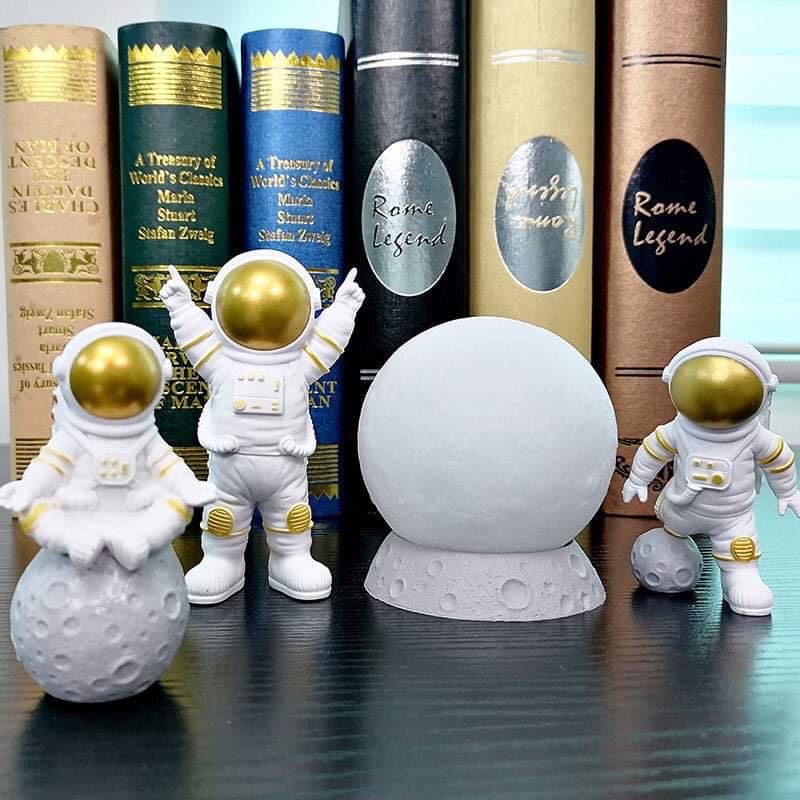 Phi hành gia trang trí