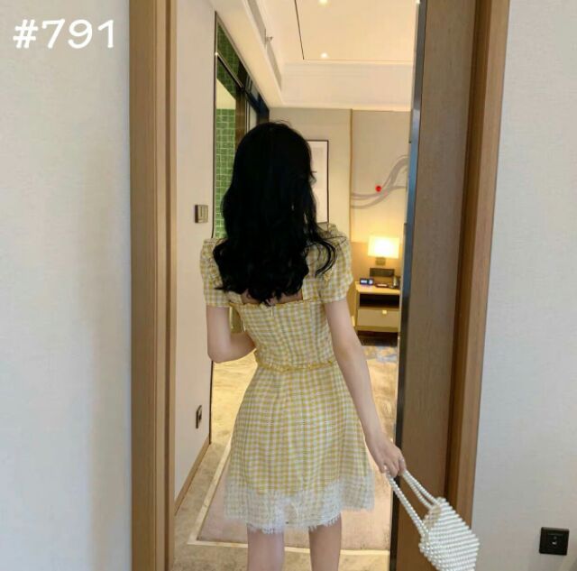 Đầm caro vàng đan dây mắt cáo lai ren