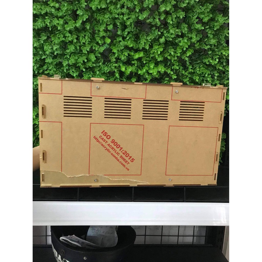 Hộp nuôi nhện, rắn, rết,... bò sát kt 35-25-20cm