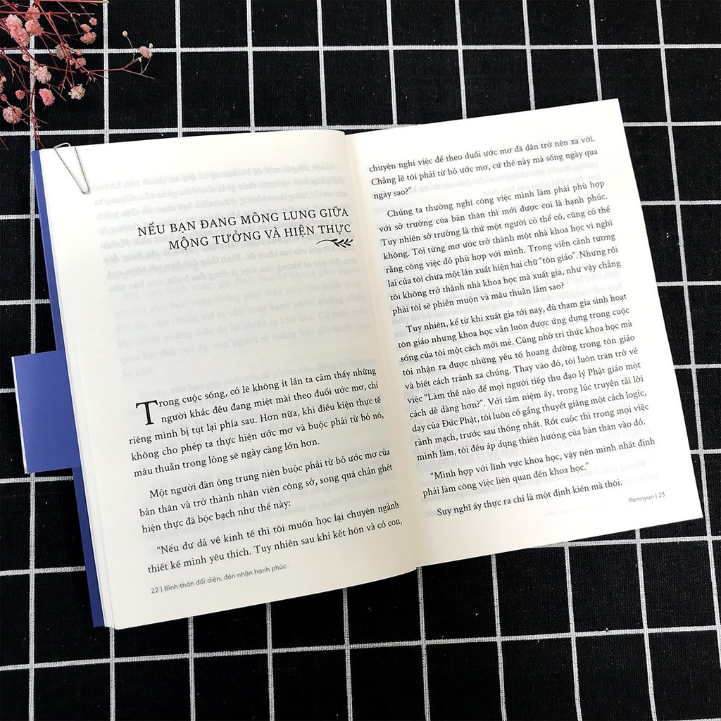 Sách - Bình Thản Đối Diện, Đón Nhận Hạnh Phúc (Kèm Bookmark)