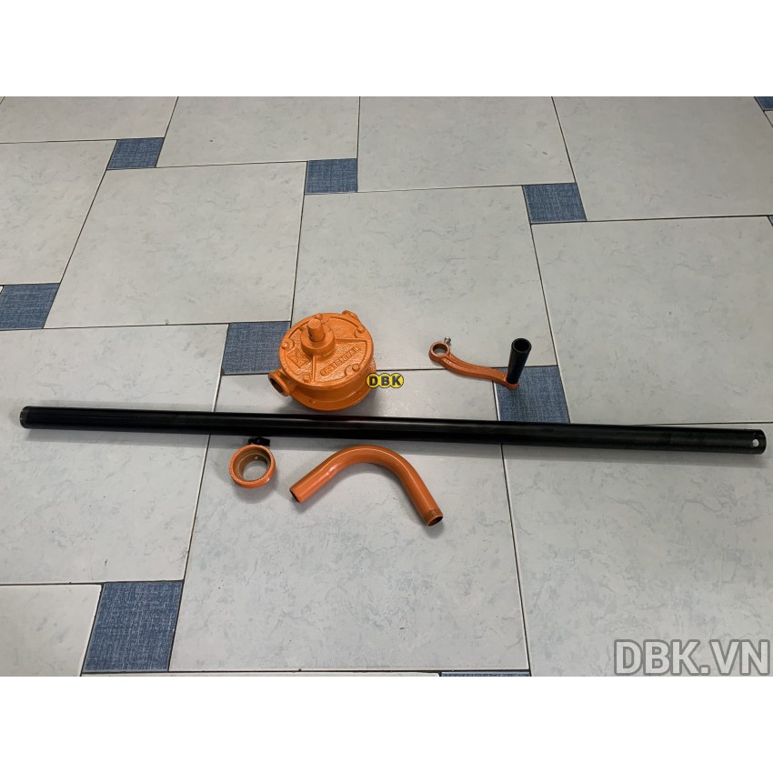 Bơm quay tay dầu bằng sắt DBK LG-1015E