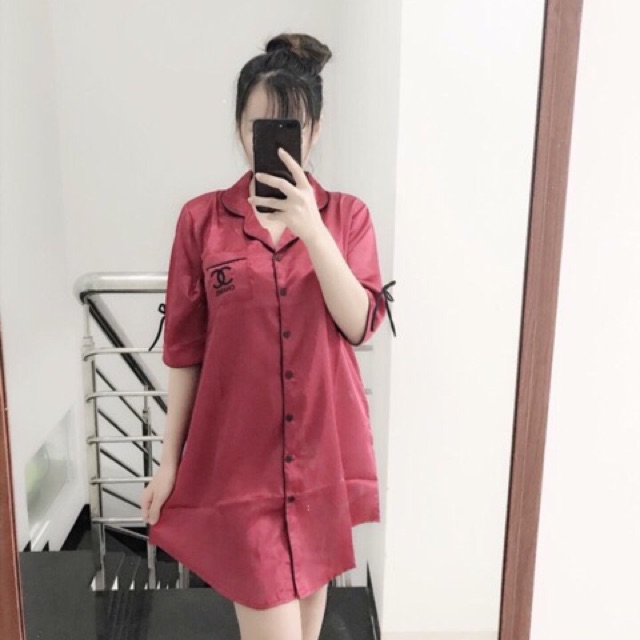 Đầm ngủ lụa màu tay lỡ, Chất vải lụa mềm mát. Kiểu dáng sang trọng, model hợp thời trang. Thích hợp với mọi lứa tuổi....