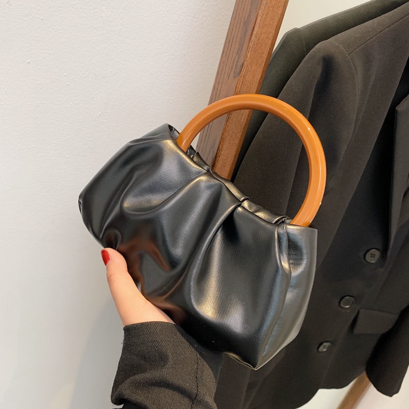 Túi xách hình dáng đám mây nhỏ có nếp gấp tay cầm gỗ thời trang mới 2022 cho nữ