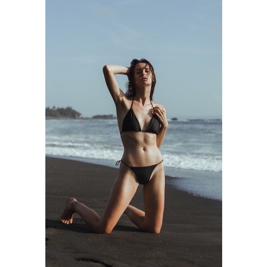 SET bikini lọt khe (Buby)