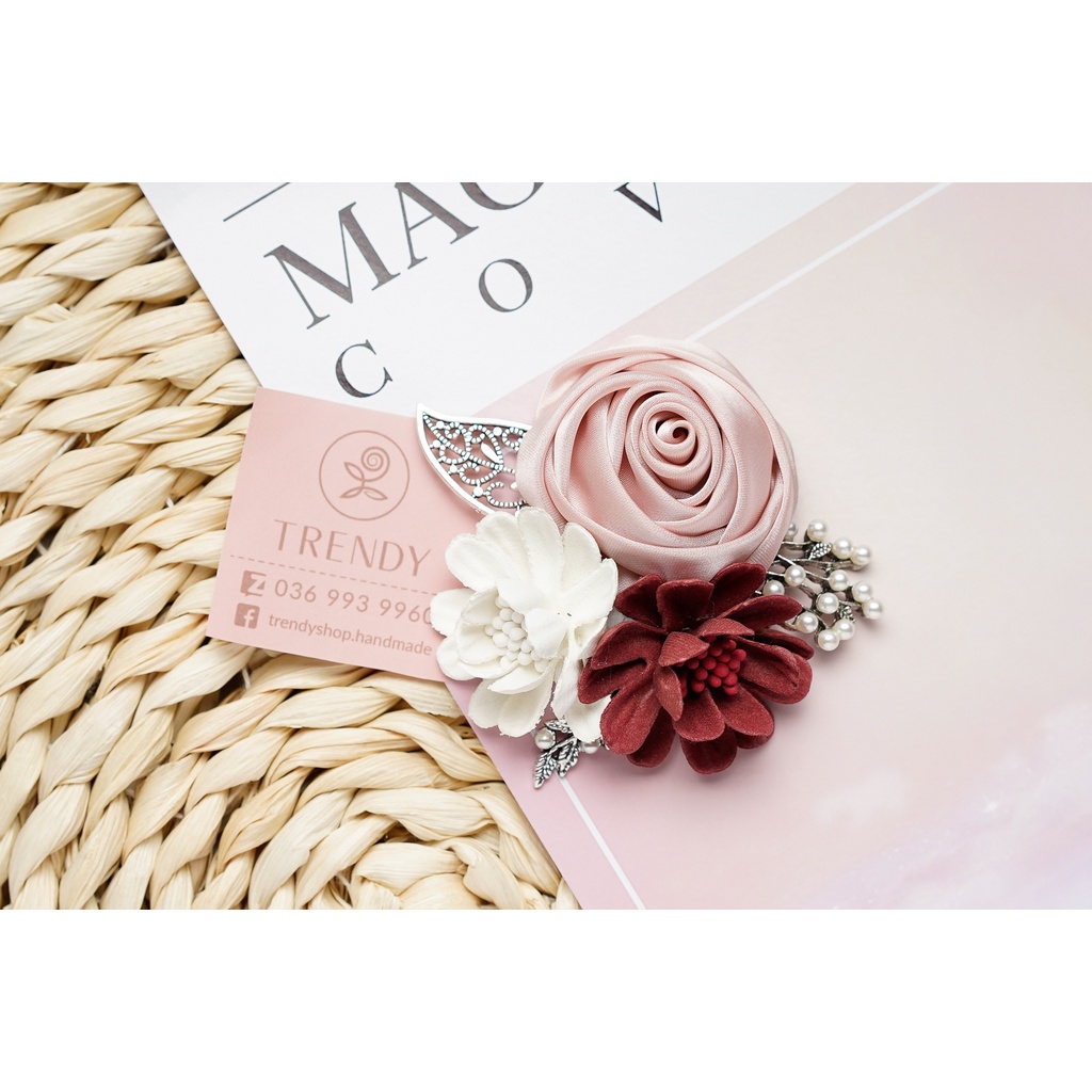 Hoa Cài Áo - Tag hoa hồng cuộn cài áo mix hoa cúc - Hoa vải handmade