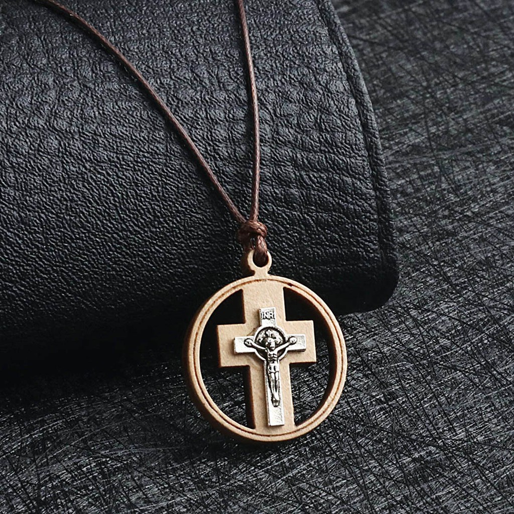 Dây chuyền mặt tròn bằng gỗ khắc hình chúa Jesus