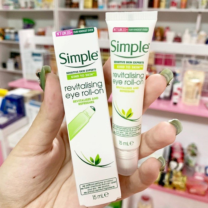 Thanh lăn dưỡng mắt Simple Revitalising Eye Roll On 15ml