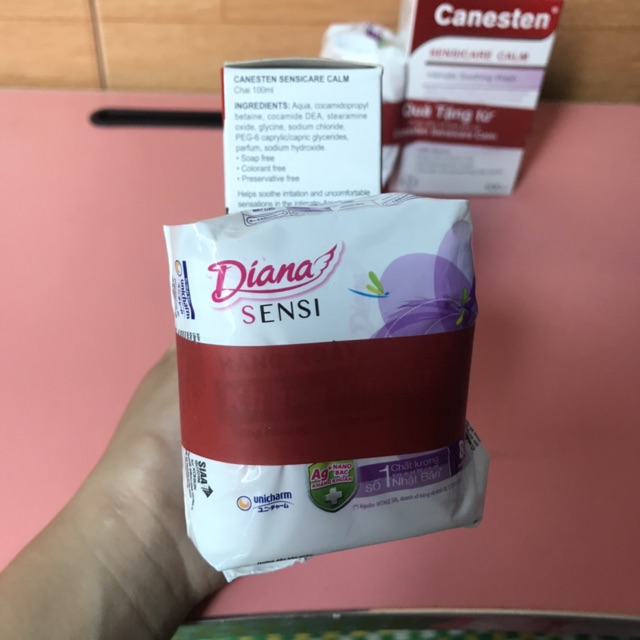 Dung dịch vệ sinh phụ nữ Canesten Sensicare Calm 100ml +Tặng băng vệ sinh Diana Sensi