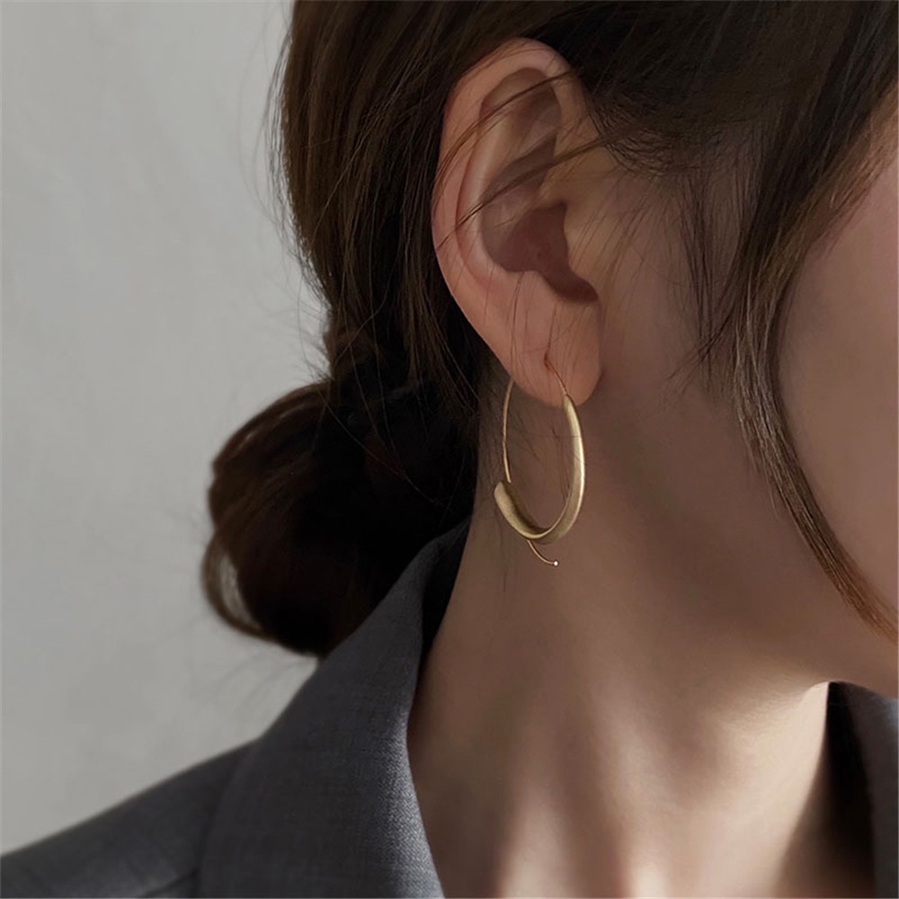 Bông Tai Hình Tròn Màu Vàng Thiết Kế Đơn Giản Thời Trang Sang Trọng Cho Nữ bông tai nữ