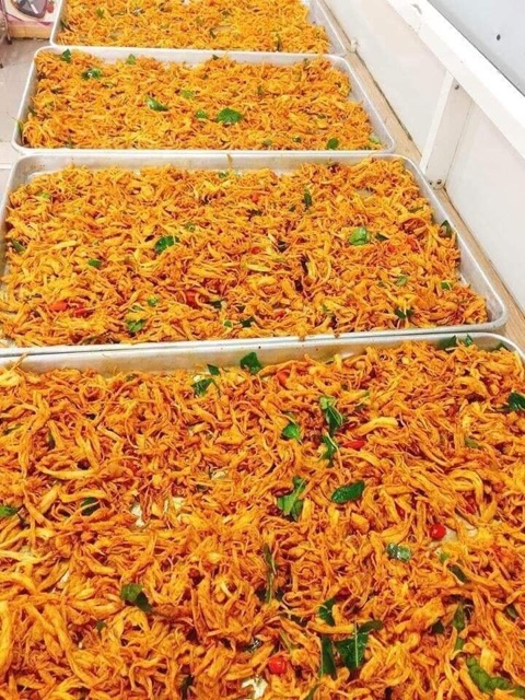 Khô gà lá chanh nhà làm-đồ ăn vặt siêu ngon-đảm bảo chất lượng (1hộp/500gr) | BigBuy360 - bigbuy360.vn