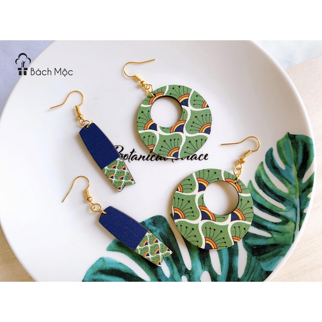 Khuyên tai họa tiết ngẫu nhiên
