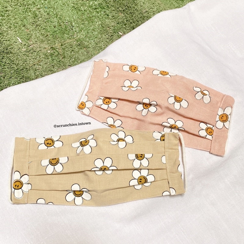 Khẩu trang vải thêu 2 lớp chống bụi 🌷 | scrunchies.intown