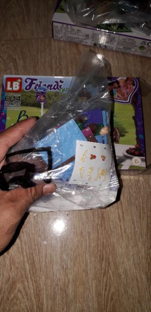 Lắp ráp 1 hộp LegoFreinds 5 Hot gril ca sĩ LB547 có trên 100 chi tiết