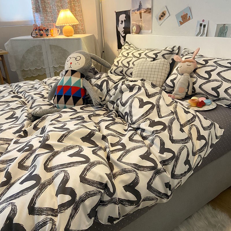 ✐∋♙INS màu đen và trắng chăn bông tình yêu 1,8 giường bộ bốn mảnh đơn giản Bắc Âu đôi trải ngủ tập thể một người ba