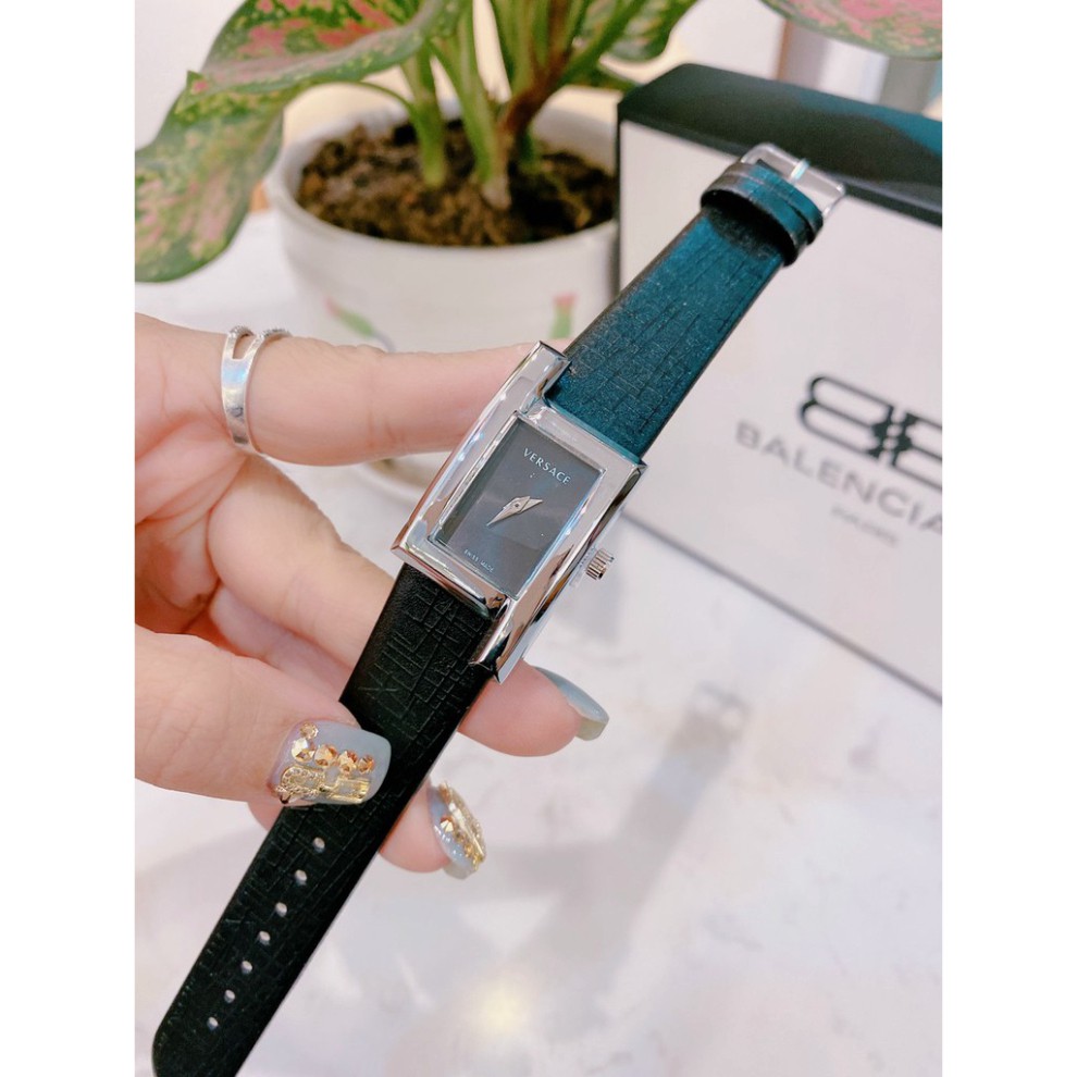 Đồng hồ nữ versace dây da, mặt vuông, bảo hành 24 tháng