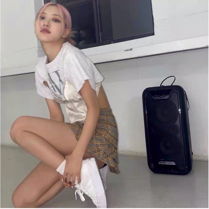 Set chân váy caro+ áo yếm phối croptop Rosé mặc