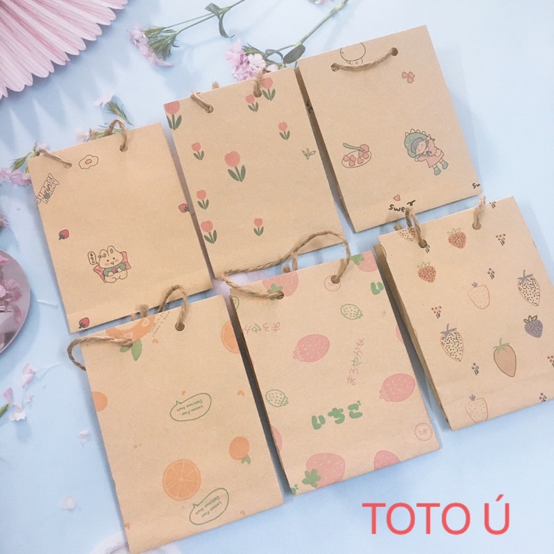 Túi giấy mini vintage kraft họa tiết có quai xinh xắn 12.5 x 9 x 3cm (mẫu ngẫu nhiên)