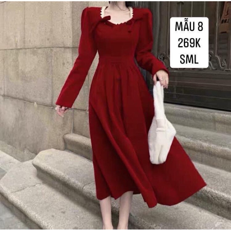 Mẫu số 8 Váy nhung đỏ cổ vuông