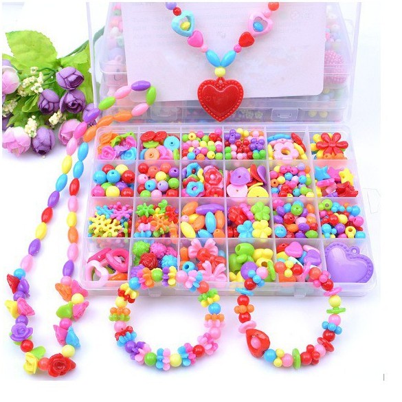Hộp xâu vòng cho bé - hạt nhựa nhiều màu sắc bé thích lắm ^-^
