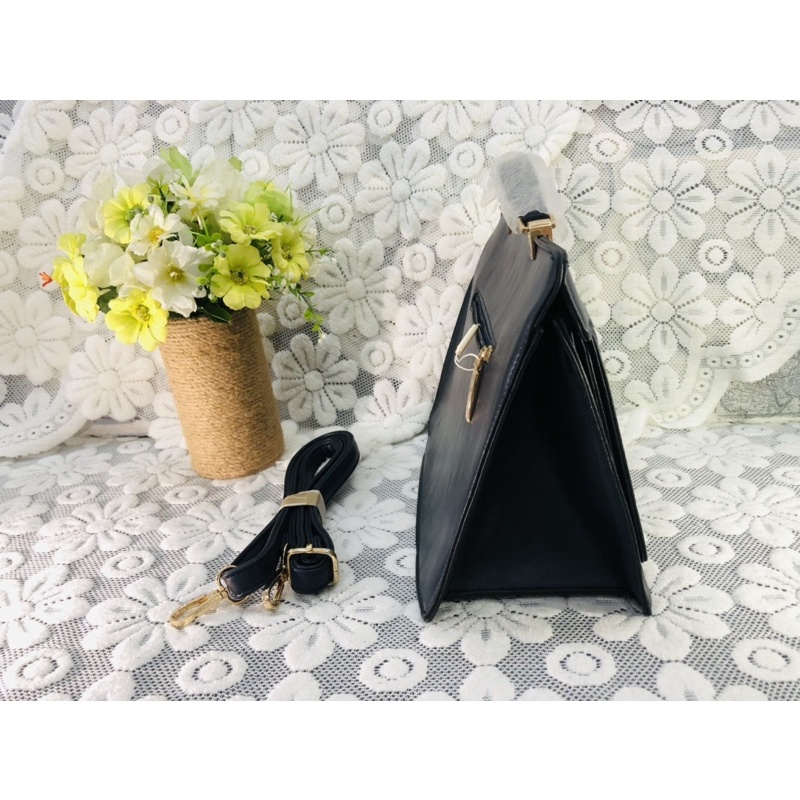 Túi công sở Bandolini trưng bày thanh lý