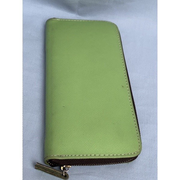 Ví chuẩn si. shop bán combo 100k. khách mua lẻ 60k /1cái. Ví dài có lỗi  nhẹ ngay nếp gấp ngăn túi, ví ngắn hơi bạc màu.