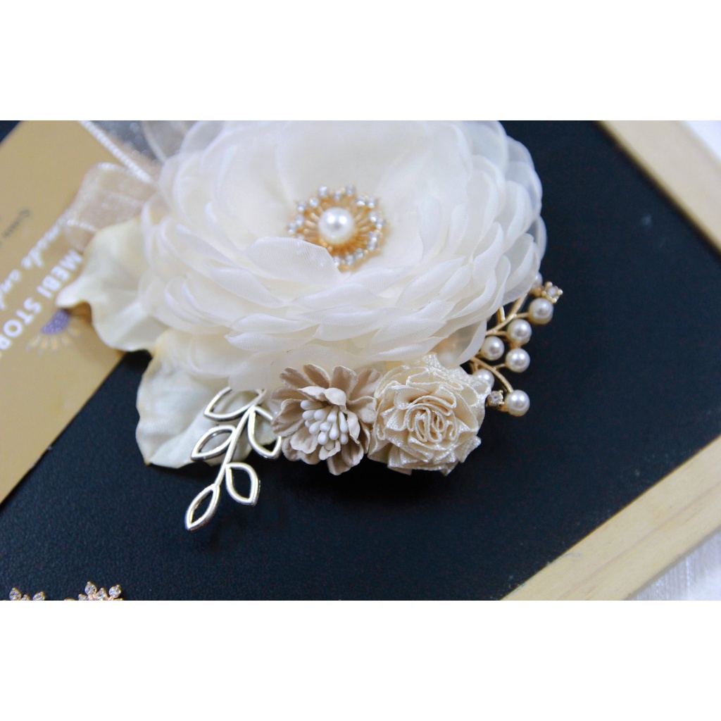 Hoa cài áo handmade, cài váy cao cấp mẫu hoa voan đôt cánh xếp tầng mix hoa nhí màu kem NOBOX