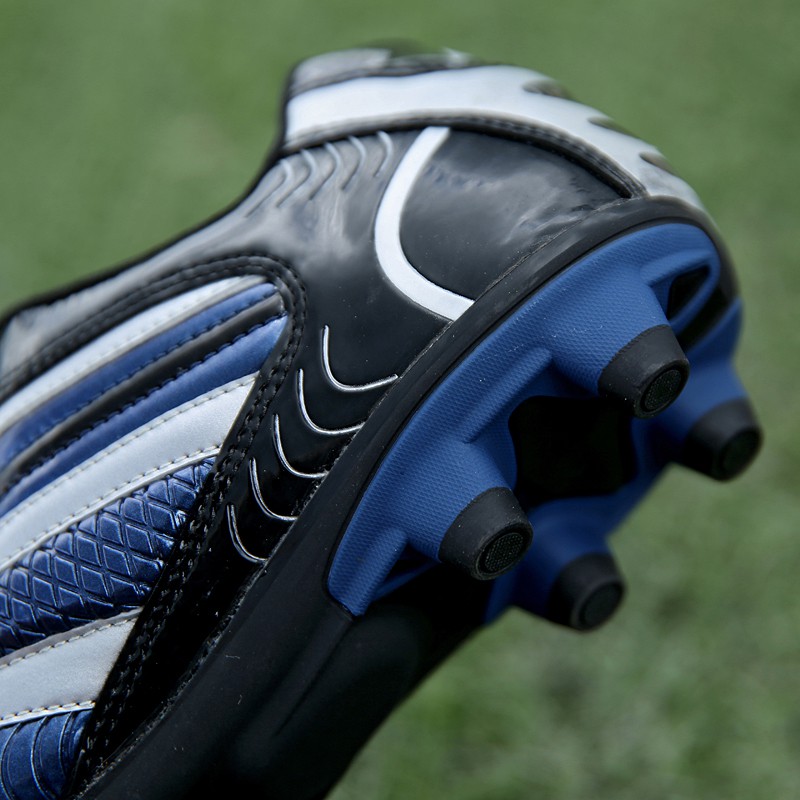 Combo Giày đá bóng nam LN2600 + Tất đá bóng cao cấp