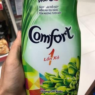 NƯỚC XẢ VẢI COMFORT 3D HƯƠNG GIÓ XUÂN CHAI 800ML