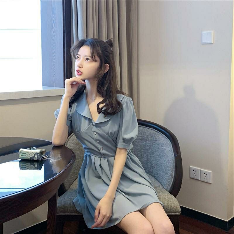 Váy màu xanh dáng A tay ngắn. Đầm A tay ngắn cổ tròn.