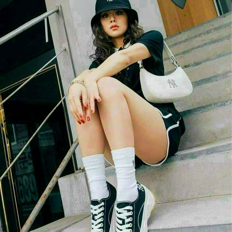 Túi MLB kẹp nách nữ da in chìm