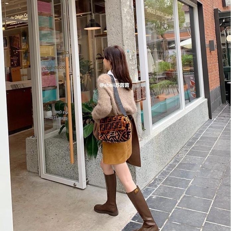 Giày Boost Da Đùi Đế Bệt Khoá Vàng