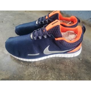 Giày nike nam size 44, chuyên dùng chạy bộ tập gym. Cond 9.8, đi cực êm chân cả nhà nhé. Duy nhất 1 đôi này thôi ạ.