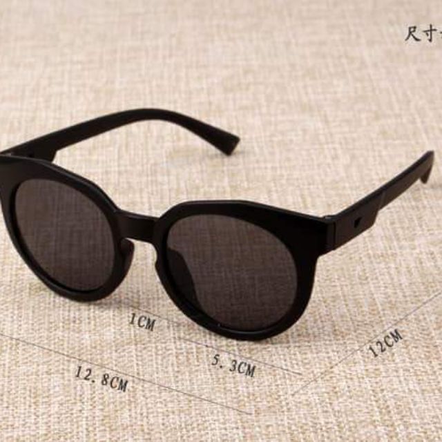 Kính mắt trẻ em