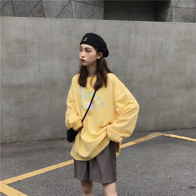 Áo thun IELGY cổ tròn dáng rộng thêu hình hoa trang trí thời trang dành cho bạn nữ