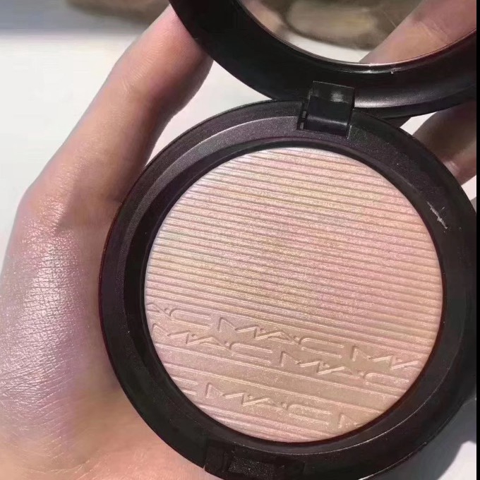 Phấn bắt sáng Highligh gấp đôi sự tỏa sáng MAC | BigBuy360 - bigbuy360.vn