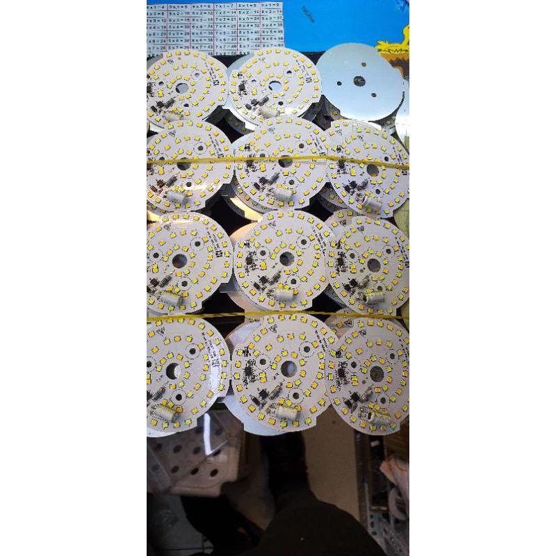 Vỉ LED 220V 7-9W 3 mầu có tụ ổn định điện